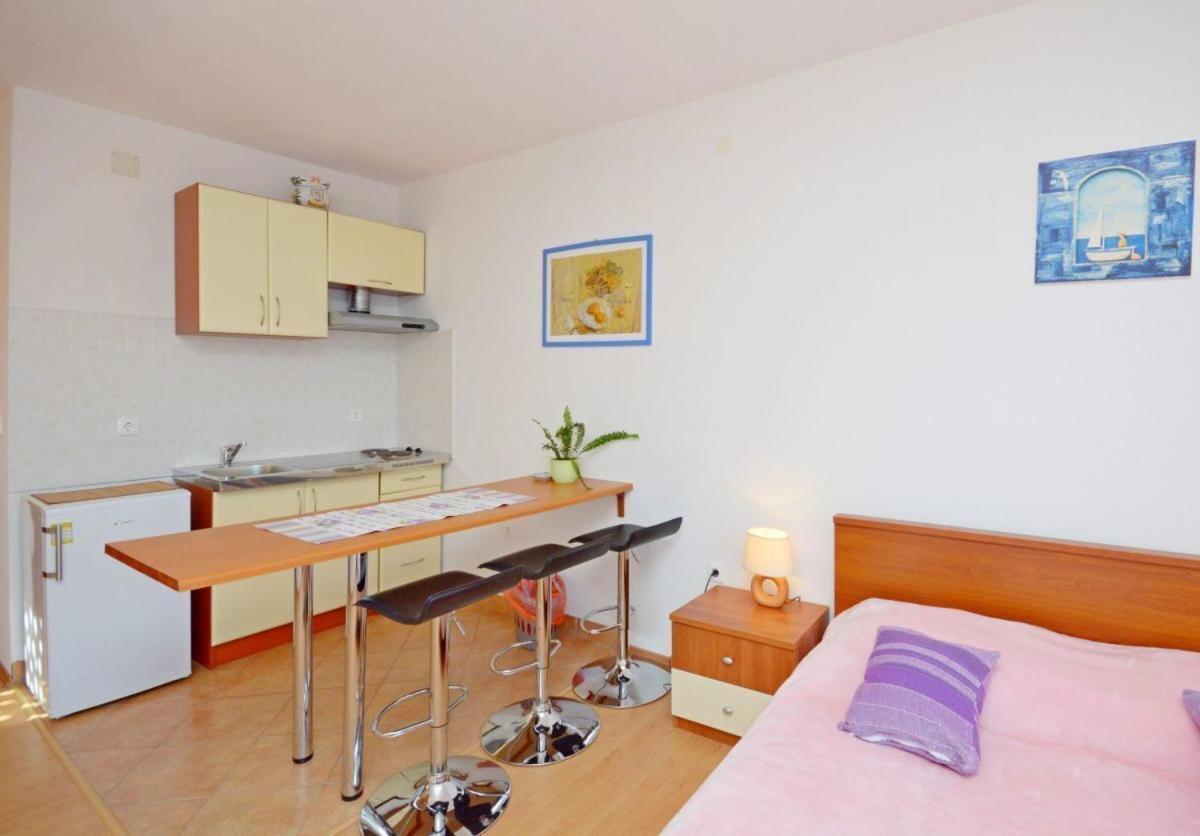 Apartments Luka Uble Exterior photo