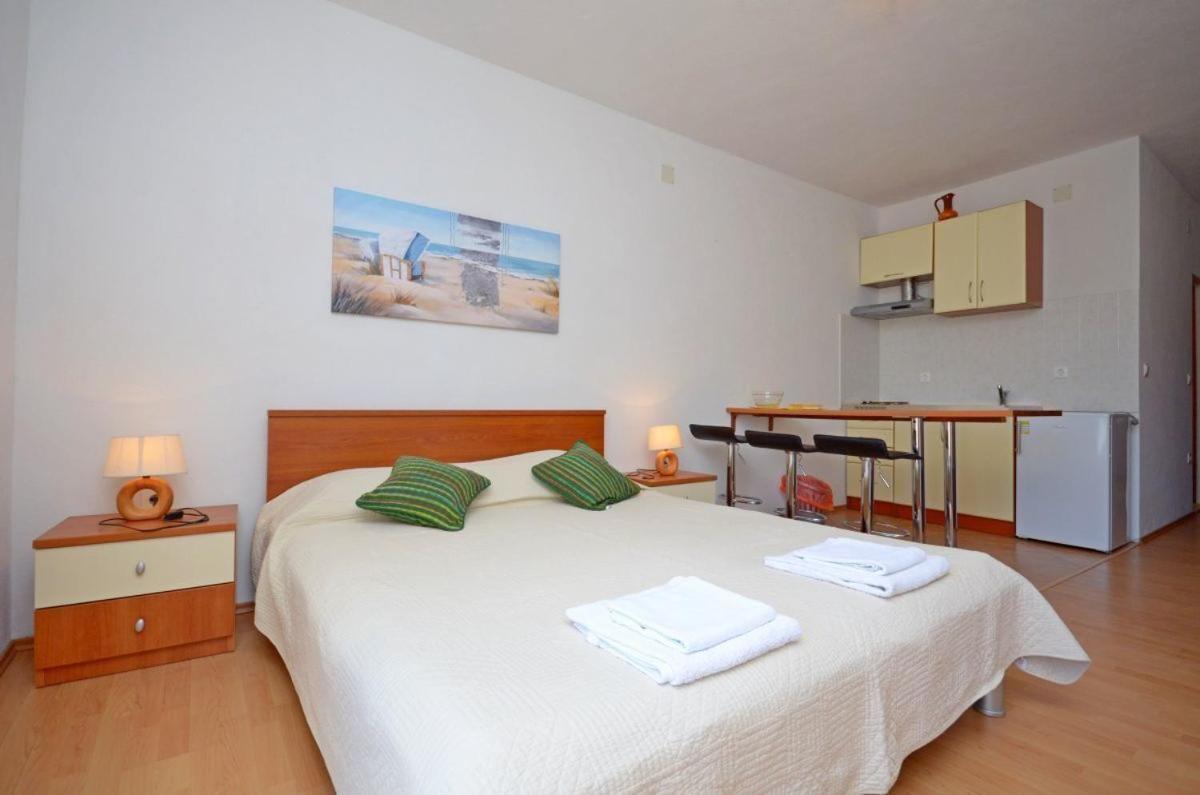 Apartments Luka Uble Exterior photo