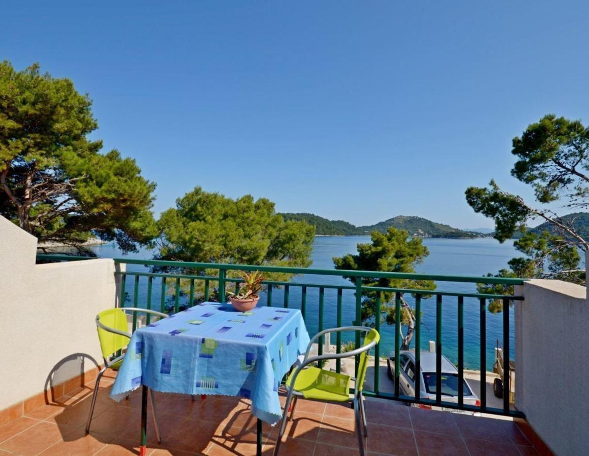 Apartments Luka Uble Exterior photo