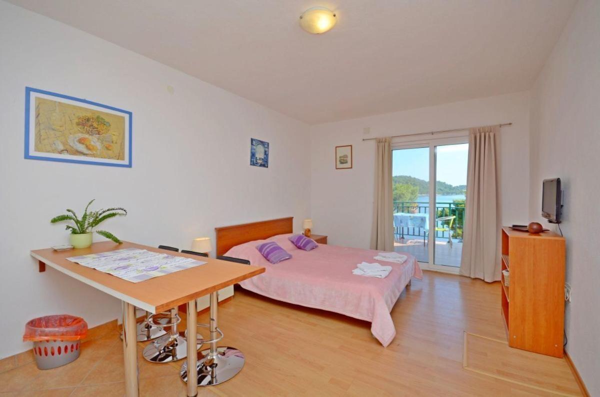 Apartments Luka Uble Exterior photo