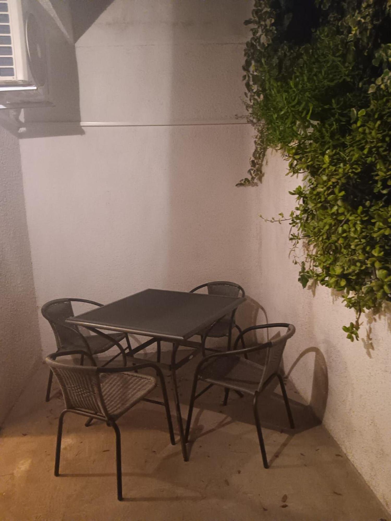 Apartments Luka Uble Exterior photo