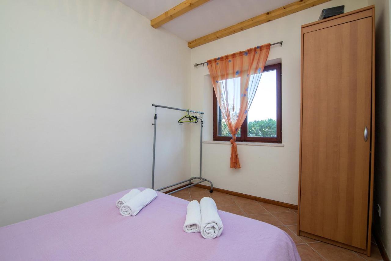 Apartments Luka Uble Exterior photo