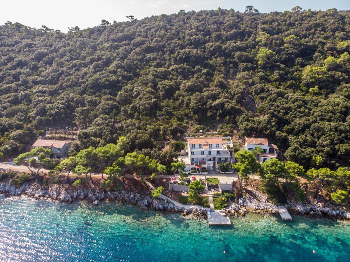 Apartments Luka Uble Exterior photo